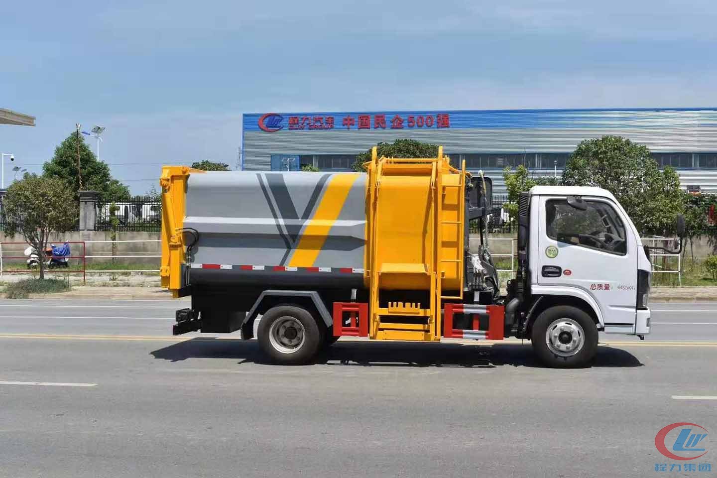 Closeup of Dongfeng Xiaodolica Side-Load Compression Arm