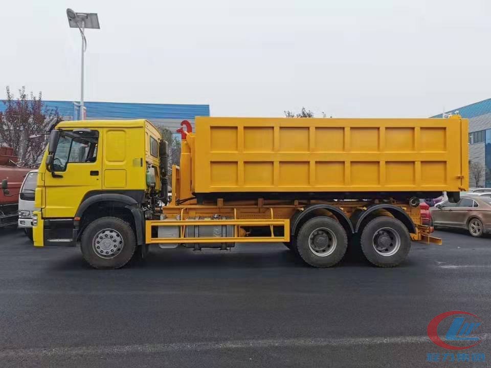Sinotruk Howo 6x4 roll-off waste truck profile