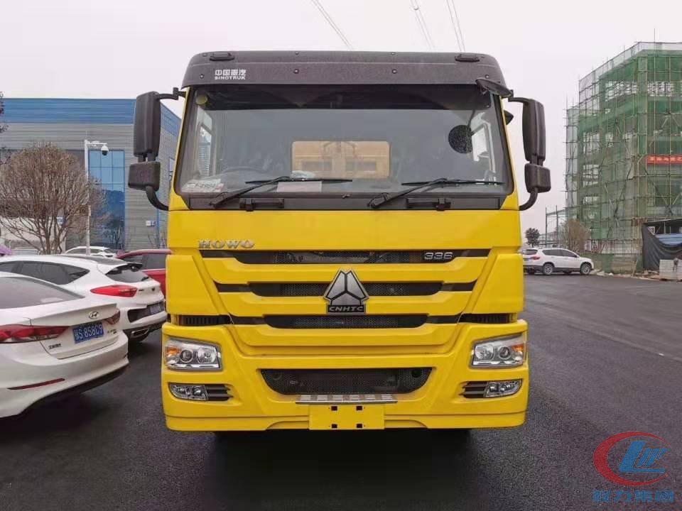Front cabin view of Sinotruk heavy duty garbage truck