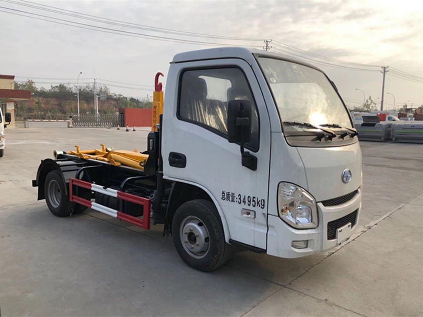 Yuejin 3m³ Hook Lift Garbage Truck Front View