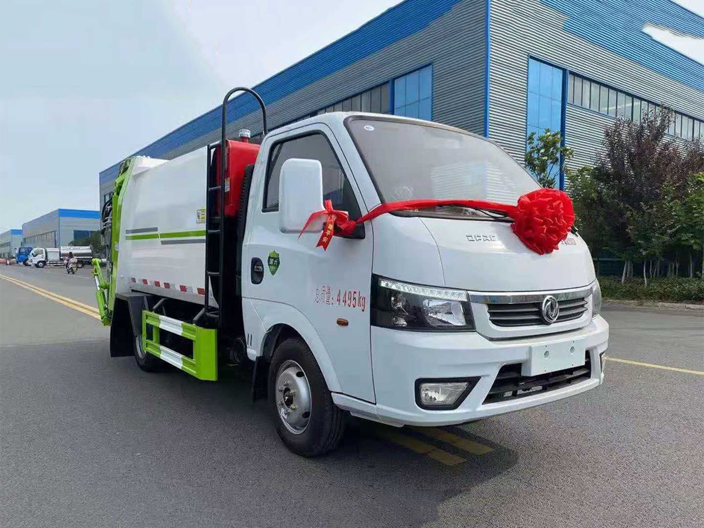Rear lifting mechanism of Dongfeng Tuyi waste truck