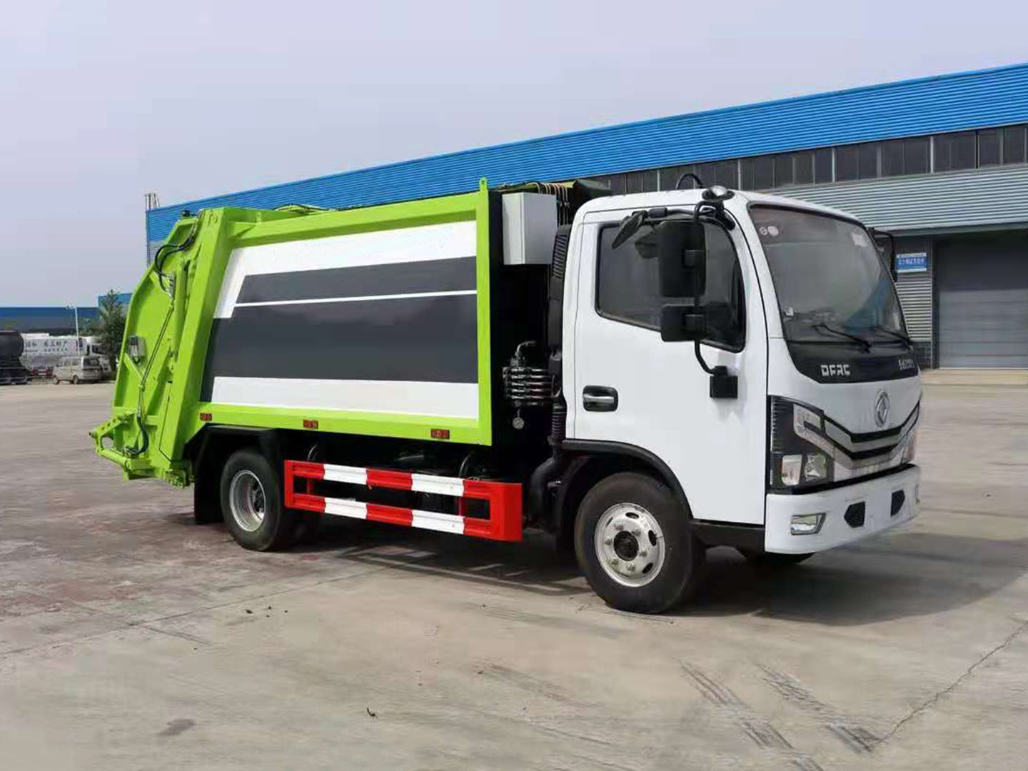 Dongfeng Dollicar D6 sanitation truck chassis detail