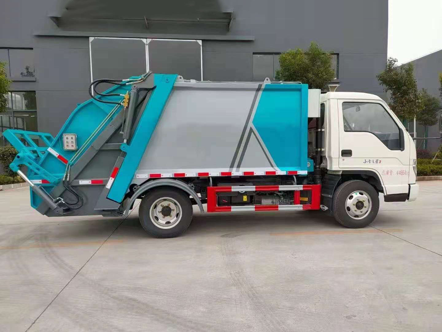 Side profile of 3 CBM Foton waste compactor