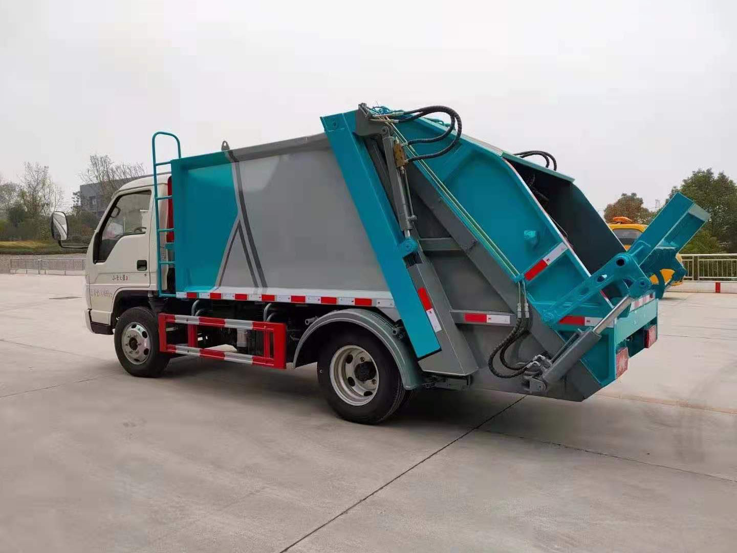 Front cabin view of Foton Forland mini truck