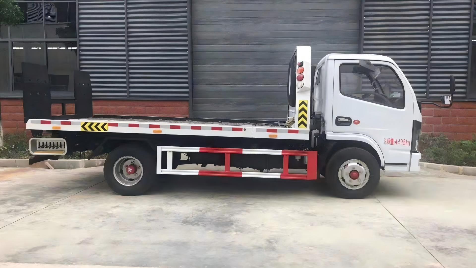 Dongfeng Captain wrecker truck front view