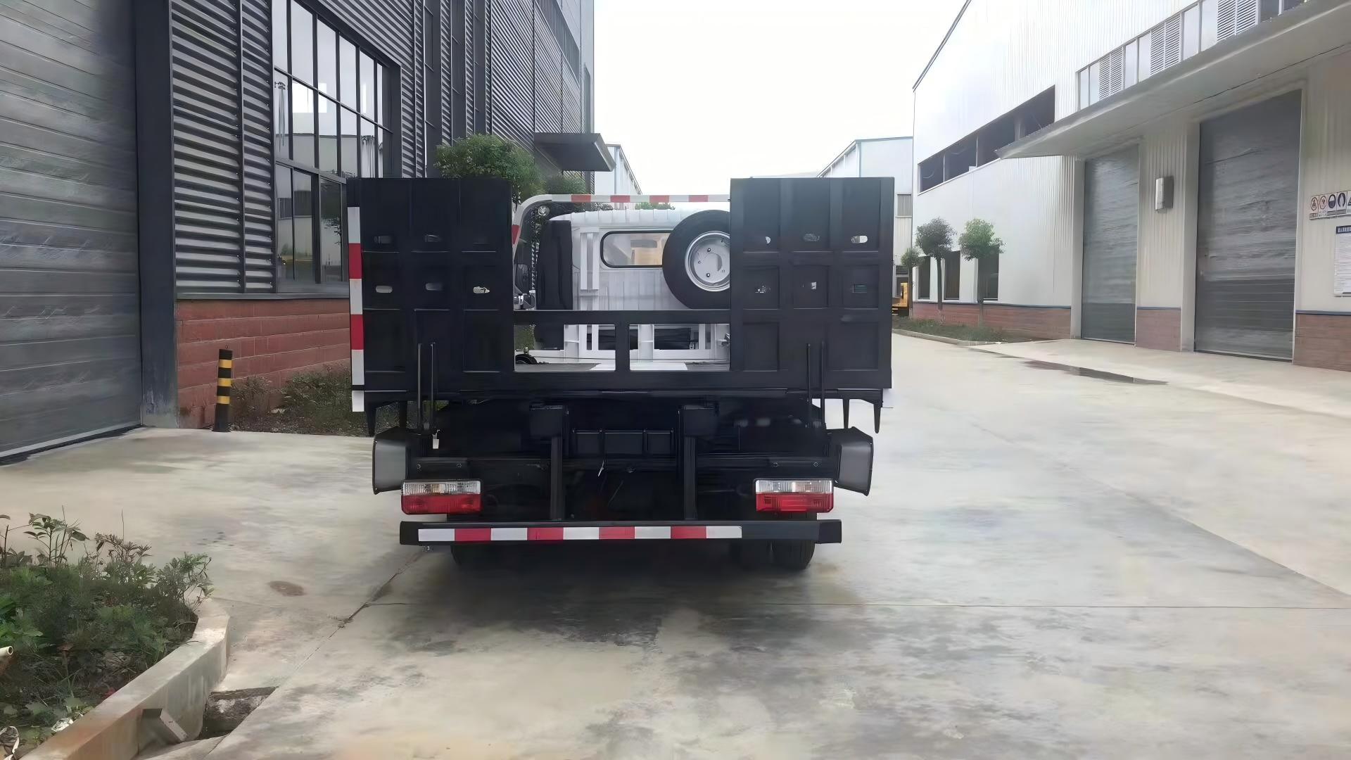 Dongfeng Captain tow truck flatbed detail