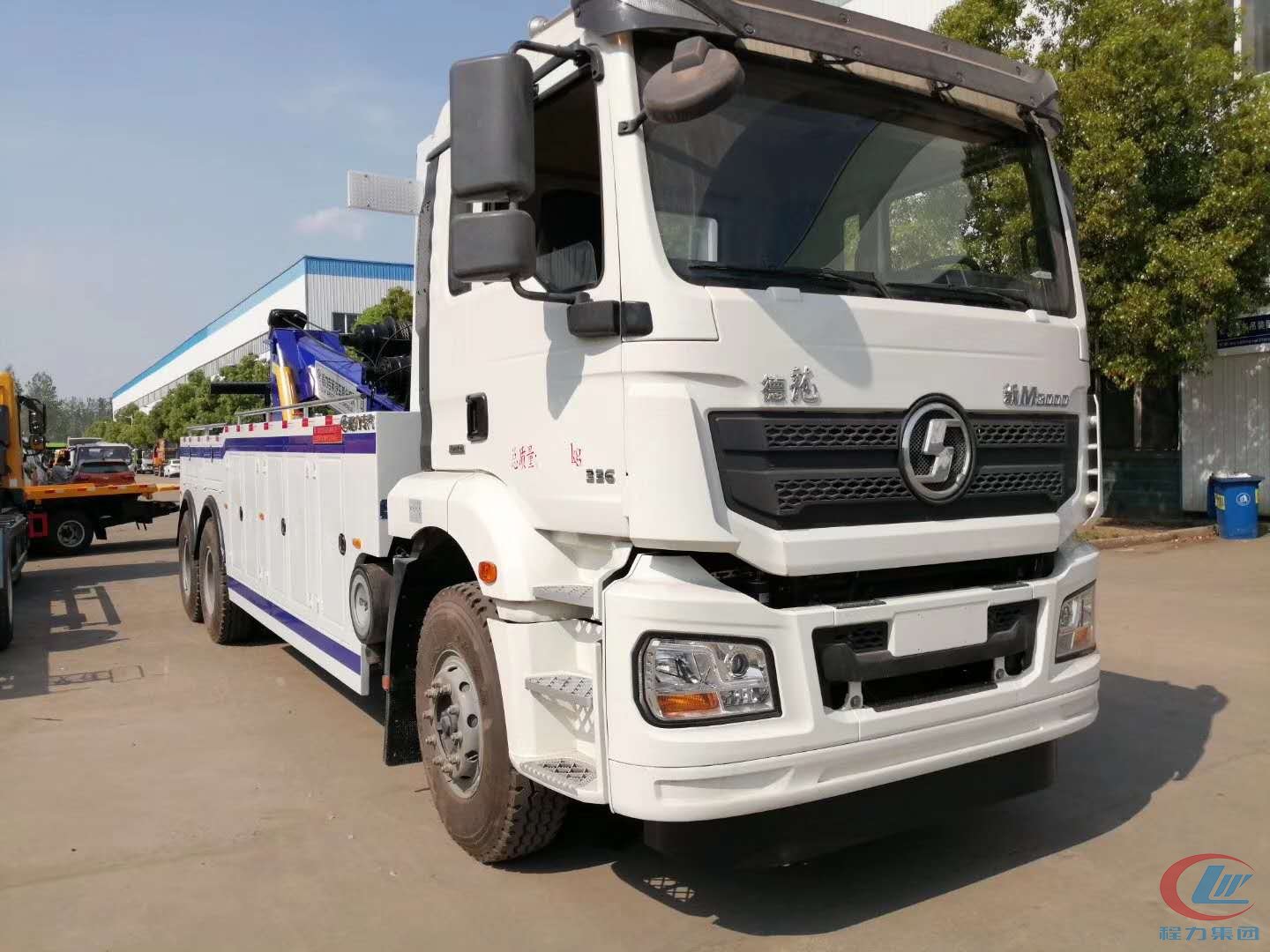 Heavy duty integrated tow truck rear view