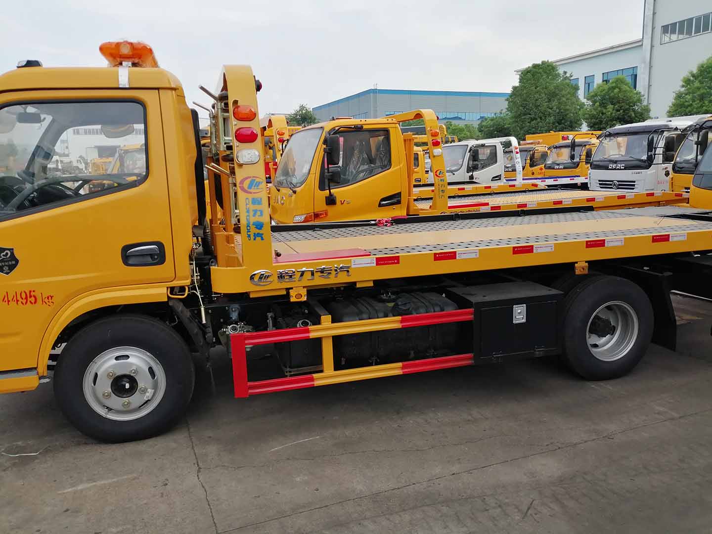 Jieban light tow truck rear view