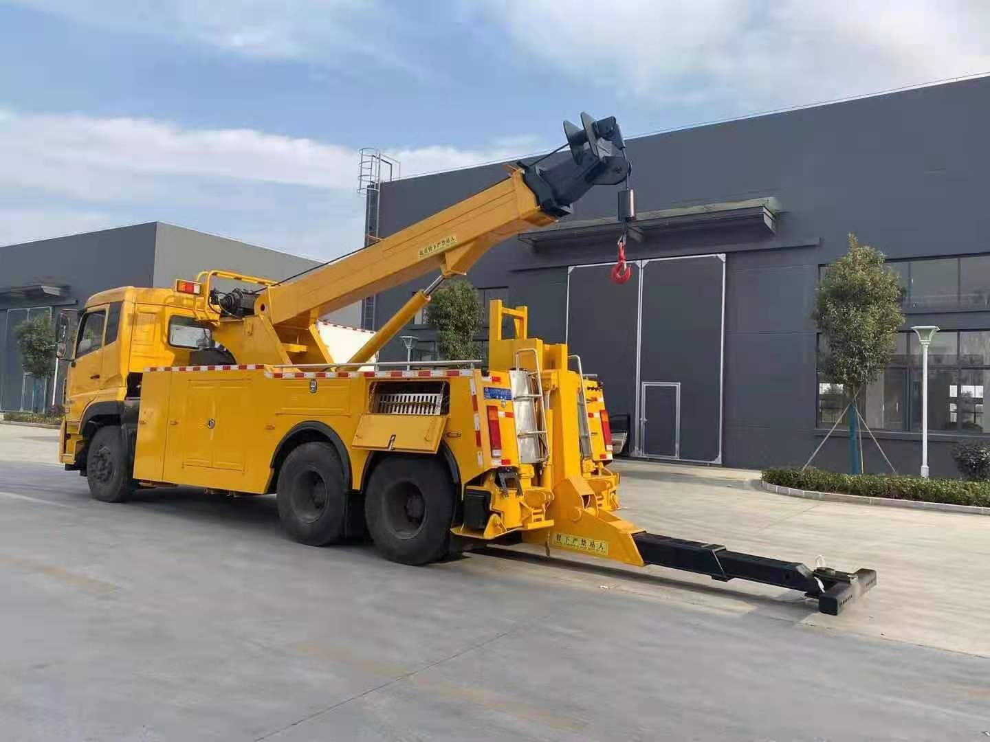 Dongfeng Tianlong 6x4 chassis and engine details