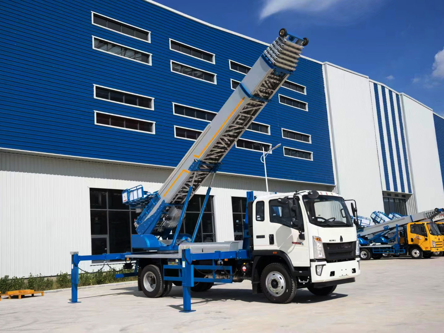 Heavy duty furniture lift truck outriggers