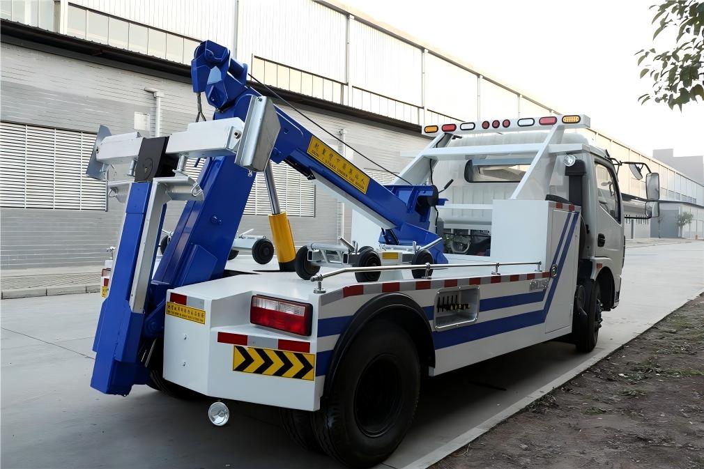 Dongfeng D9 recovery truck slidebed detail