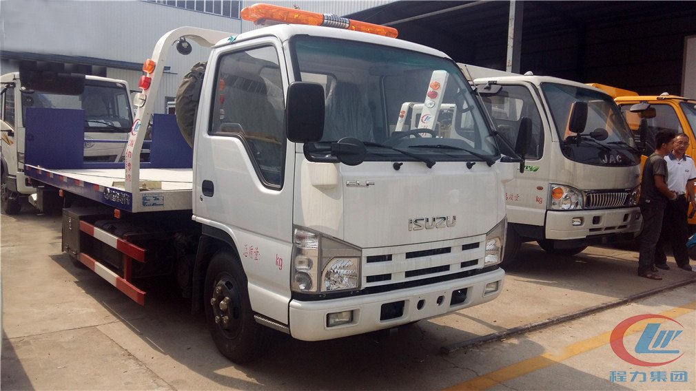 Isuzu light duty tow truck flatbed detail