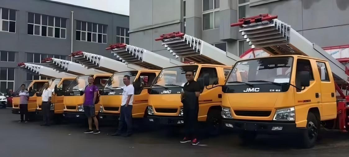 JMC 28m ladder truck front view